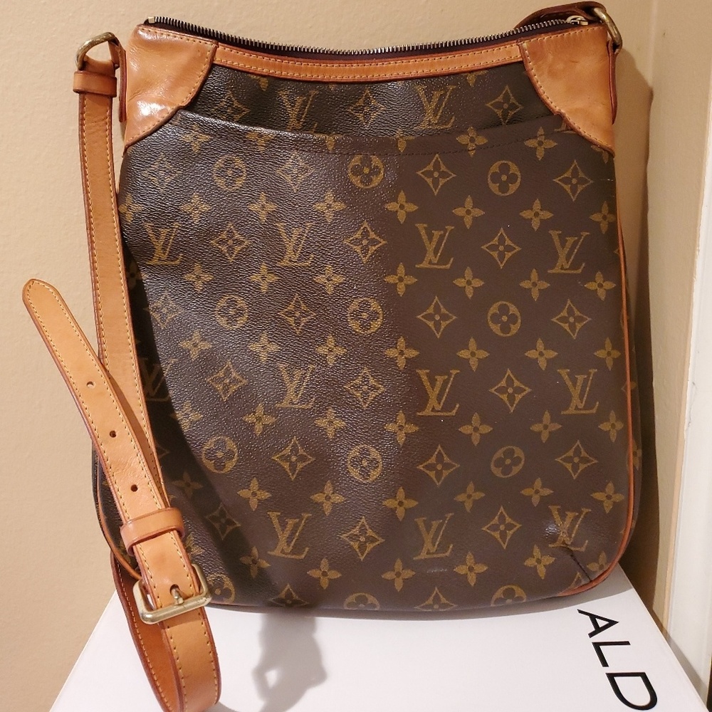 Vintage Authentic Louis Vuitton Monogram Odeon Pm